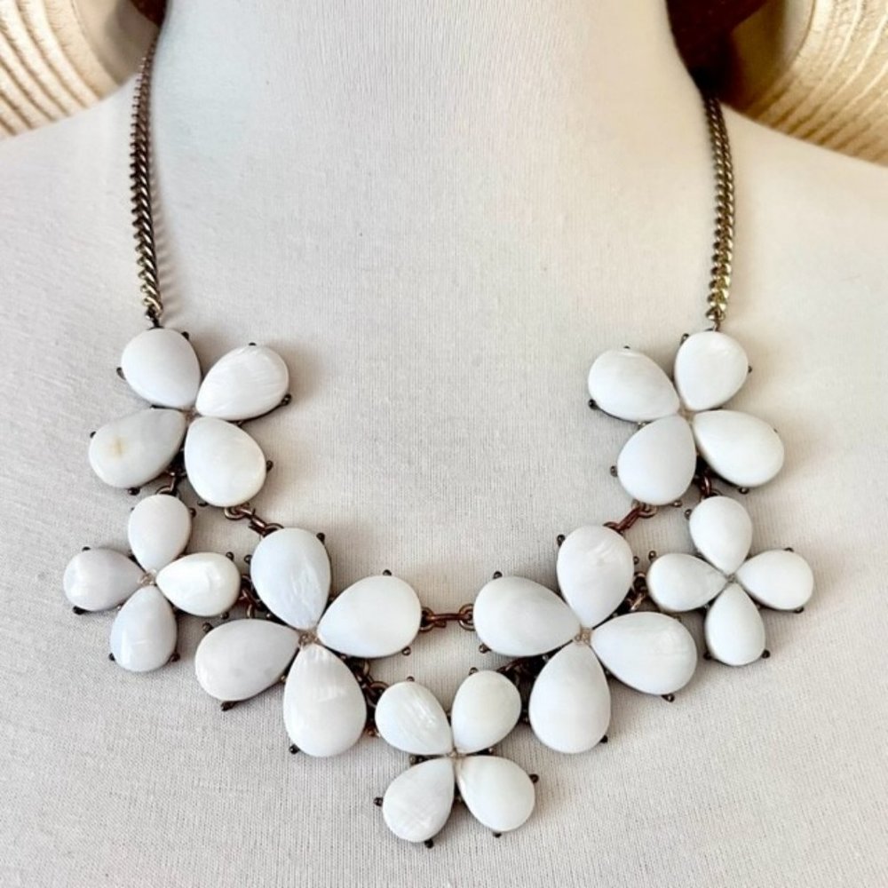 Beautiful White Flower Necklace